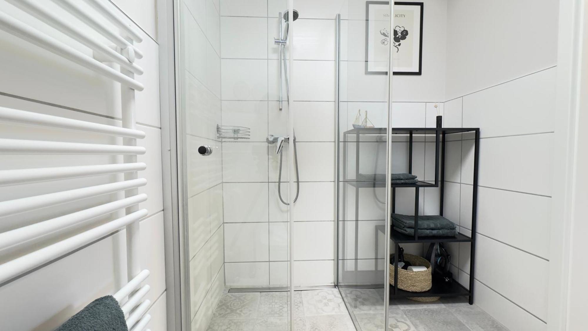 Fewo Am Park - 4P, Boxspringbett, Balkon, Smarttv, Gesundbrunnen, Familienfreundlich Хале Екстериор снимка